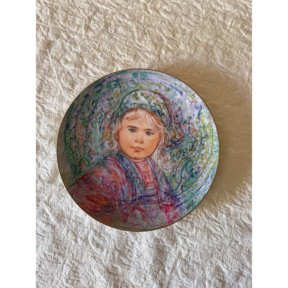 Edna Hibel "La Contessa Isabella" Decorative Plate Nobility Of Children Series
